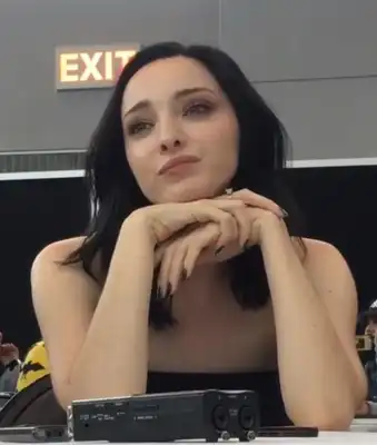 Emma Dumont