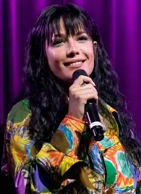 Halsey (singer)