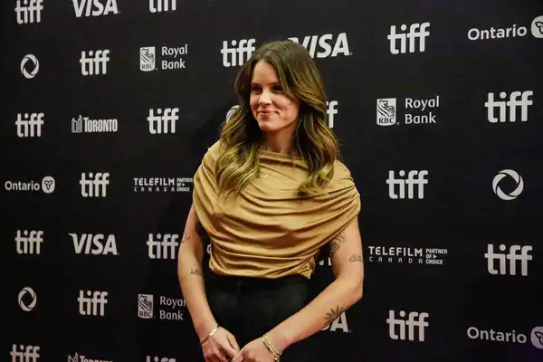 Sosie Bacon
