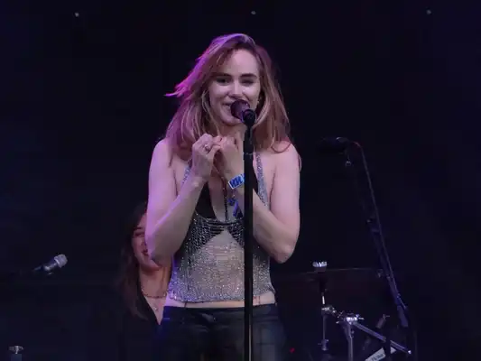Suki Waterhouse